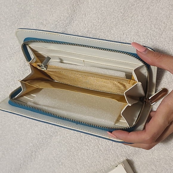 Wallet - Picture 2 of 3